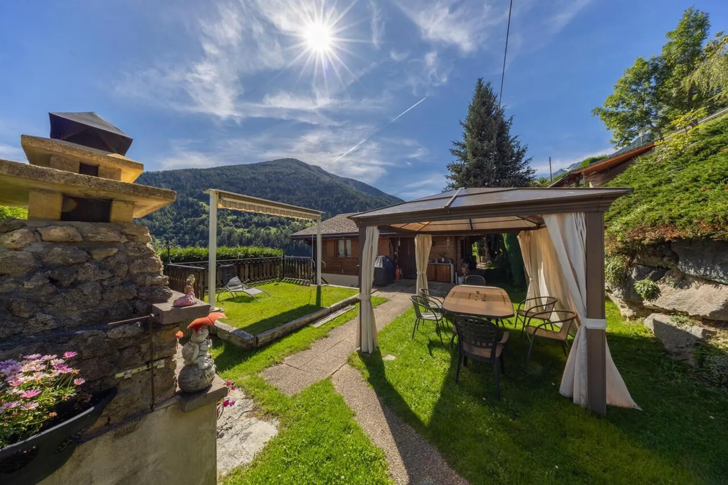 Charming chalet in a quiet location - Photo 5 of 12