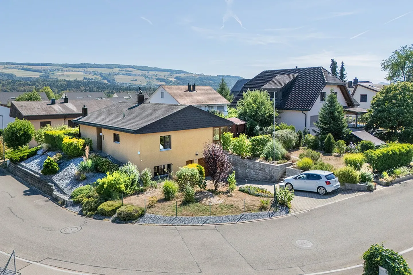 Freistehendes 5,5-Zimmer-Einfamilienhaus mit Wintergarten und attraktivem Grundstück - Photo 1 of 17