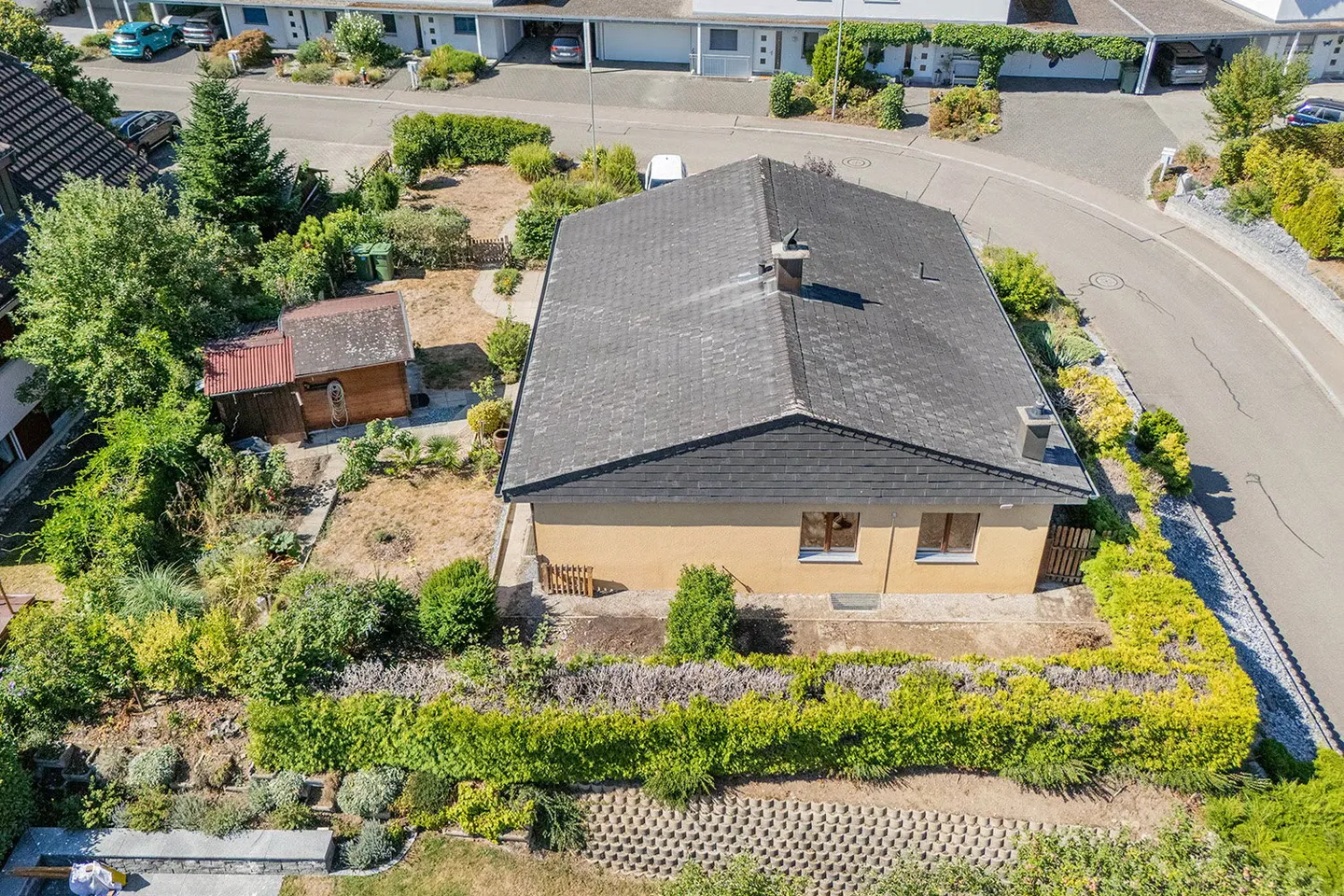 Freistehendes 5,5-Zimmer-Einfamilienhaus mit Wintergarten und attraktivem Grundstück - Photo 2 of 17