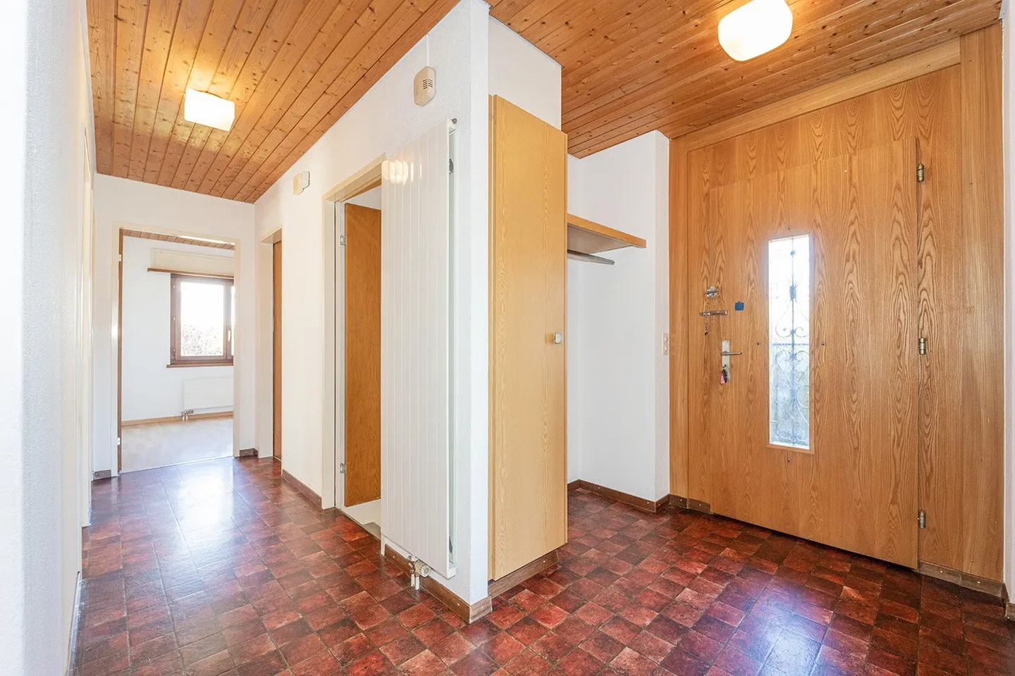 Freistehendes 5,5-Zimmer-Einfamilienhaus mit Wintergarten und attraktivem Grundstück - Photo 5 of 17