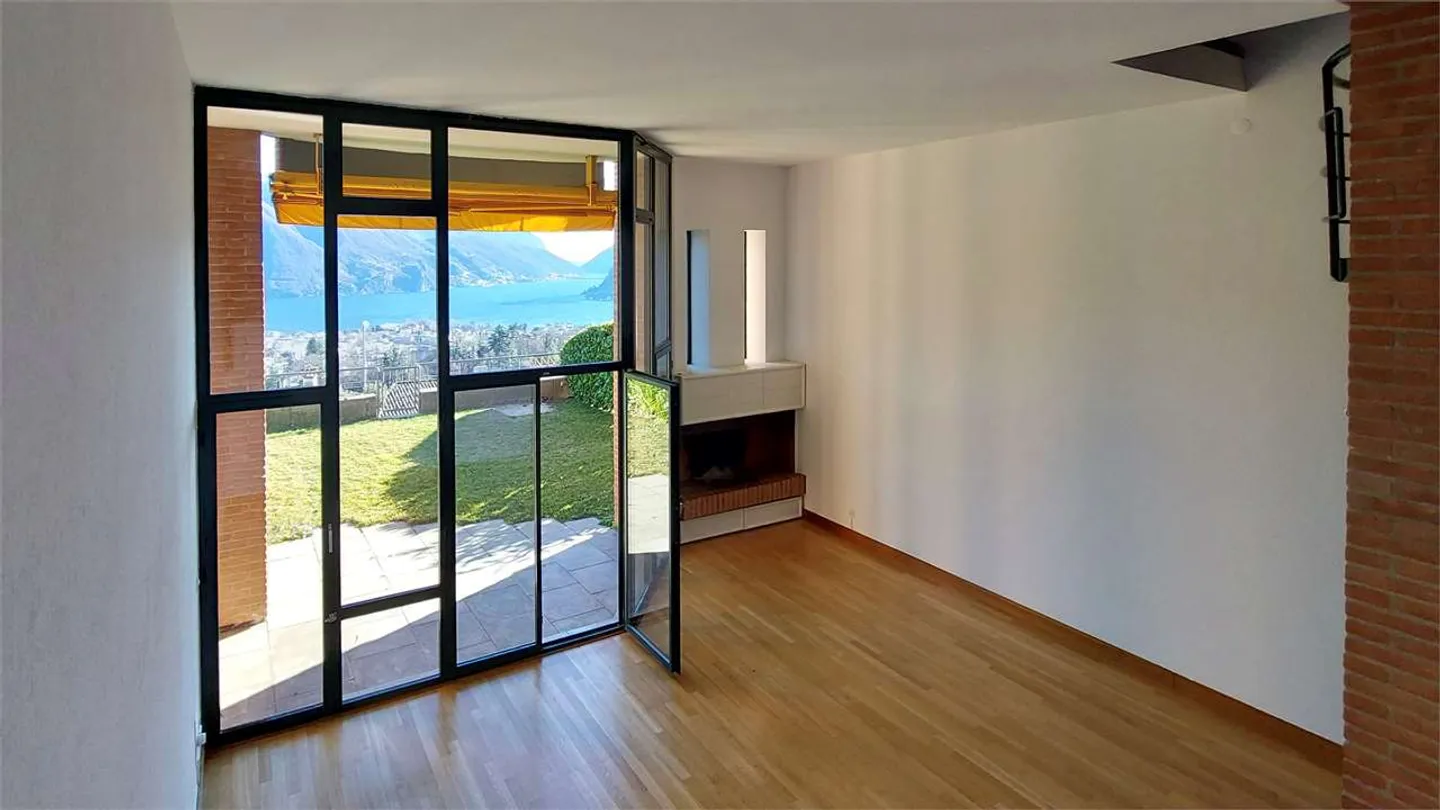 Elegante villa contigua con vista mozzafiato - Foto 5 di 16