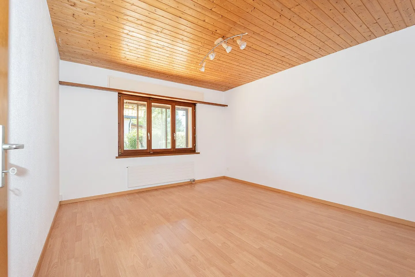 Freistehendes 5,5-Zimmer-Einfamilienhaus mit Wintergarten und attraktivem Grundstück - Photo 12 of 17