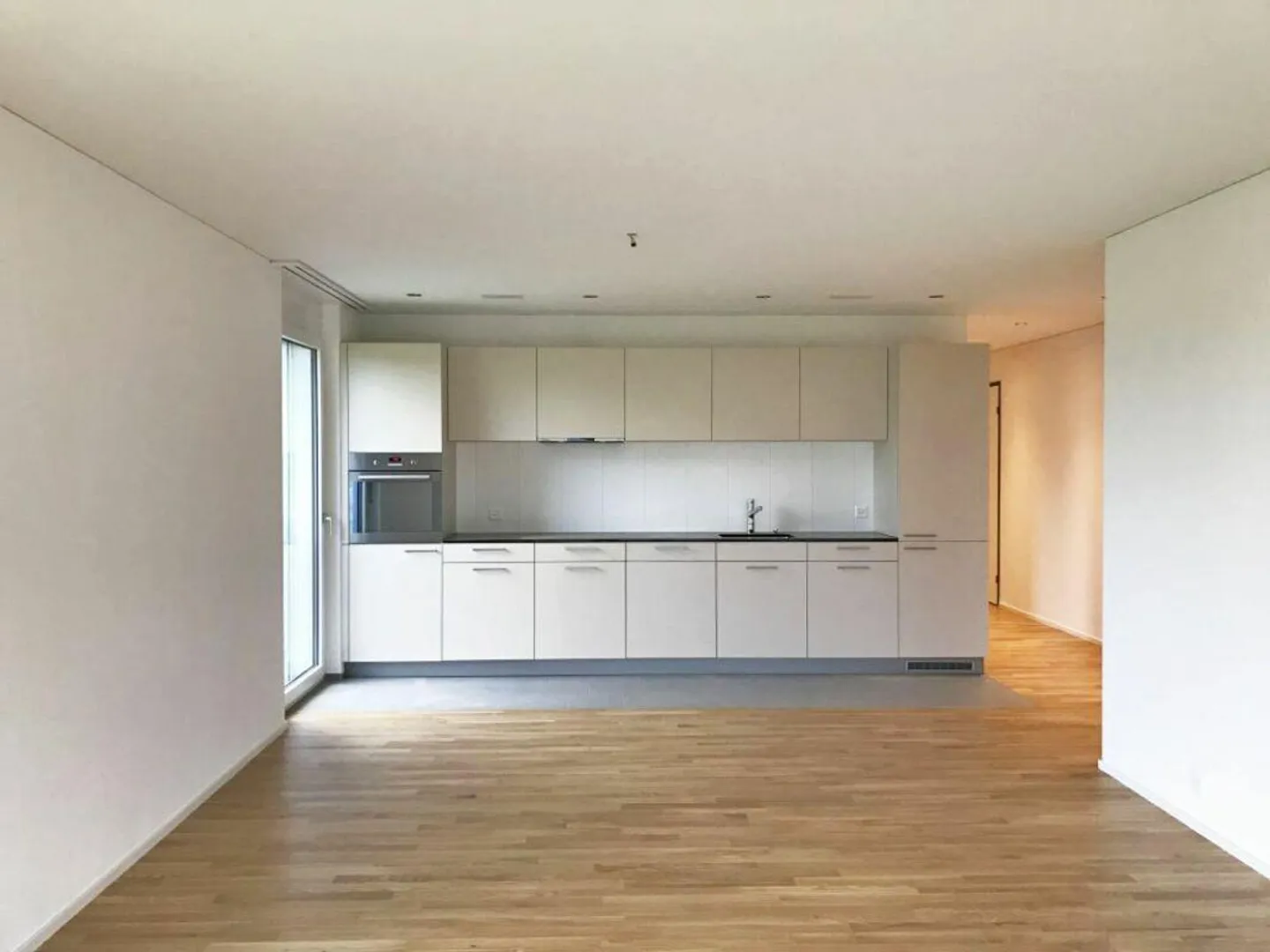 Moderno appartamento di 4,5 stanze con grande balcone! - Foto 2 di 13