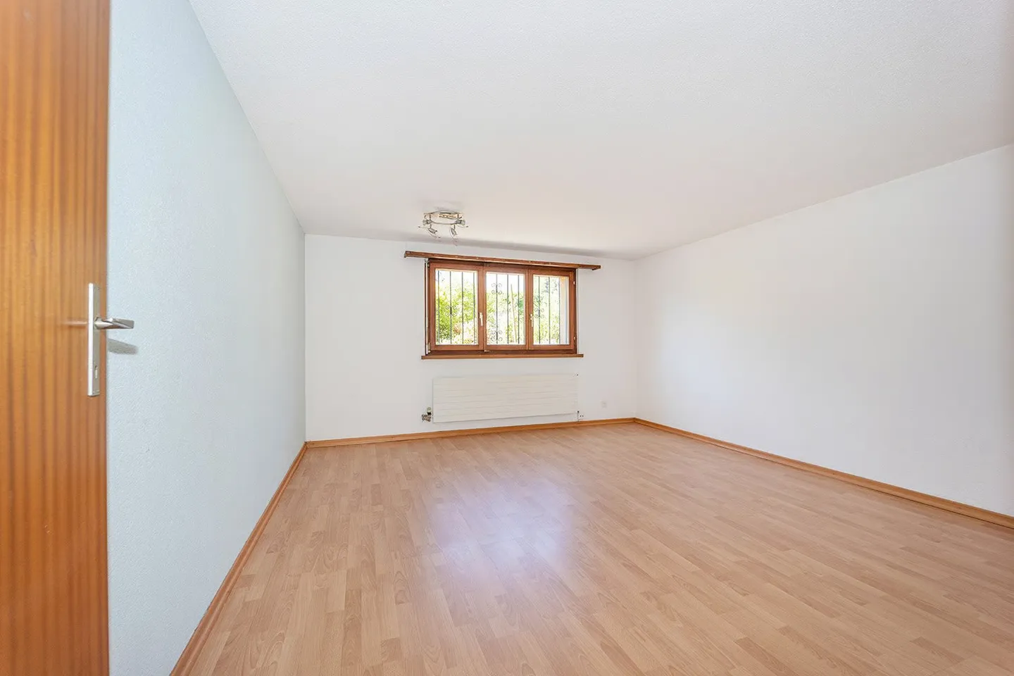 Freistehendes 5,5-Zimmer-Einfamilienhaus mit Wintergarten und attraktivem Grundstück - Photo 14 of 17