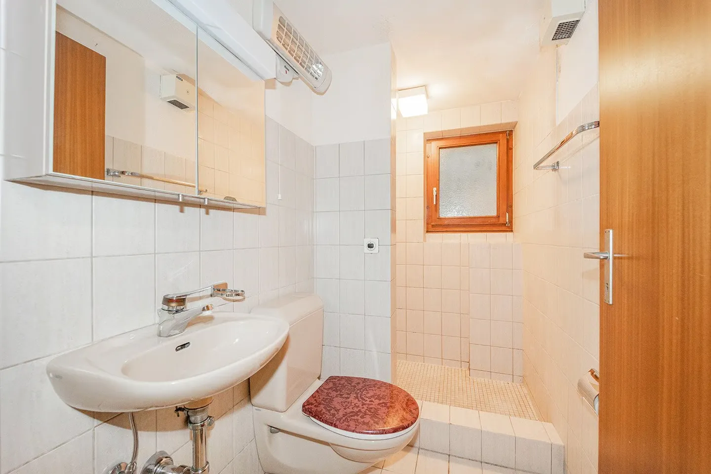 Freistehendes 5,5-Zimmer-Einfamilienhaus mit Wintergarten und attraktivem Grundstück - Photo 13 of 17