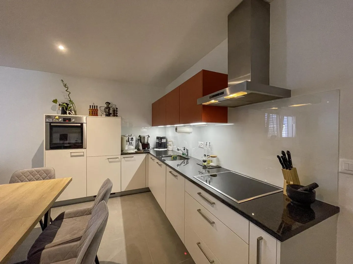 Rare property with two living areas - Villa with 3.5 rooms and apartment with 2.5 rooms - for private or investment purposes - Photo 14 of 17