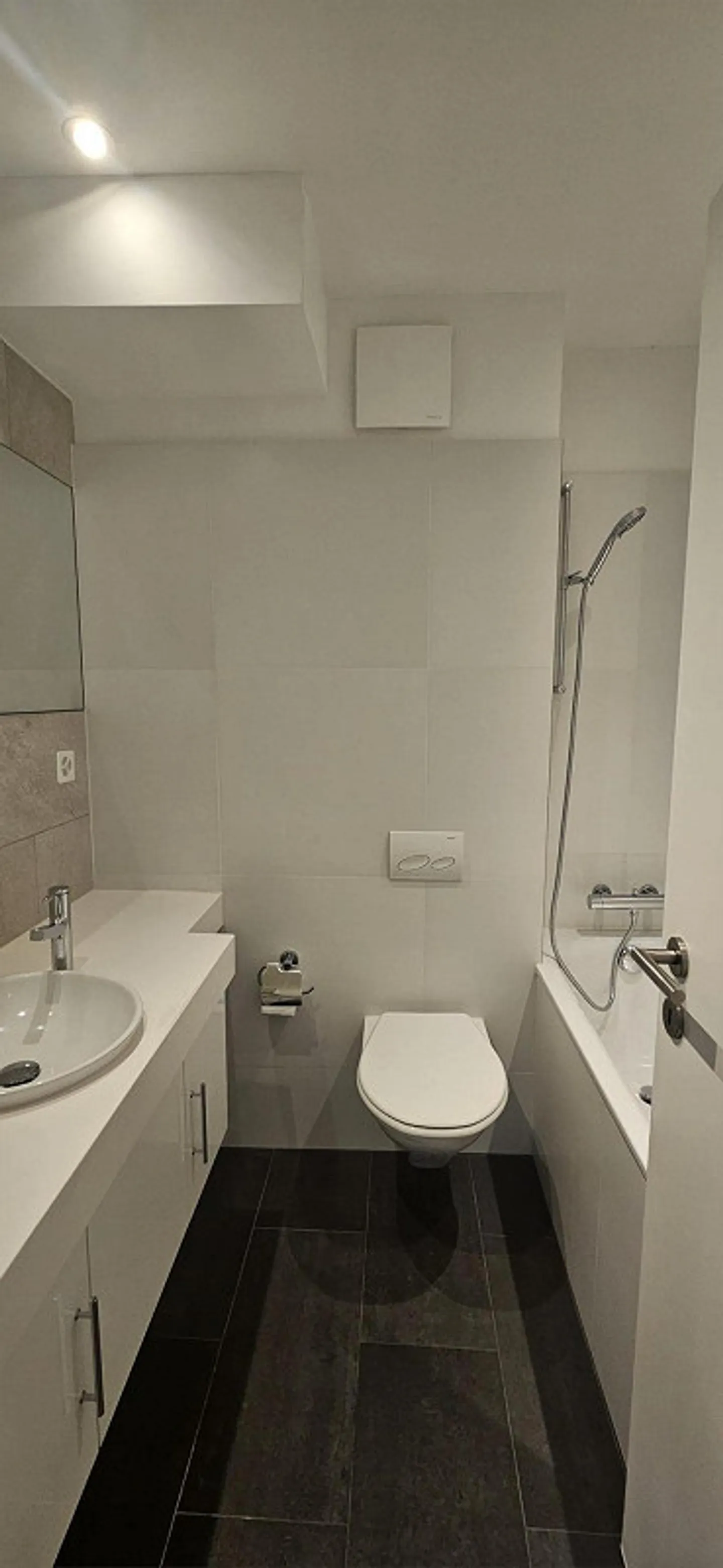 Charming 3.5-room maisonette apartment in Zurich - Photo 4 of 13
