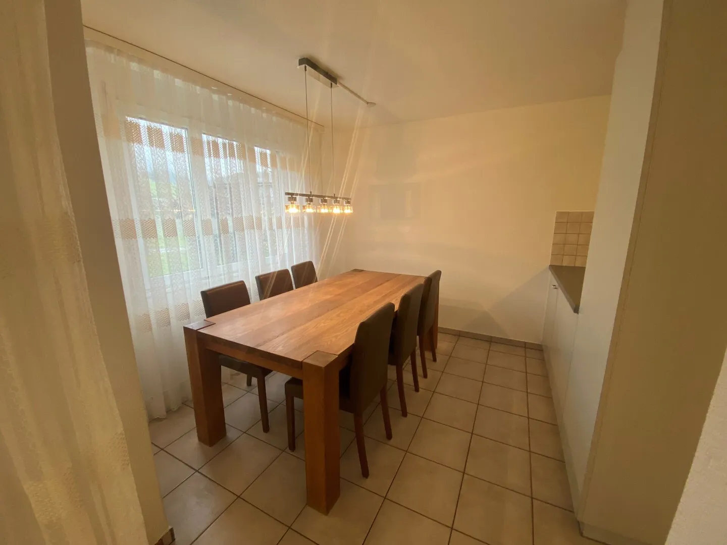 Appartamento familiare di 4 1/2 stanze al piano terra in una posizione tranquilla in una casa di 6 famiglie - Foto 6 di 12
