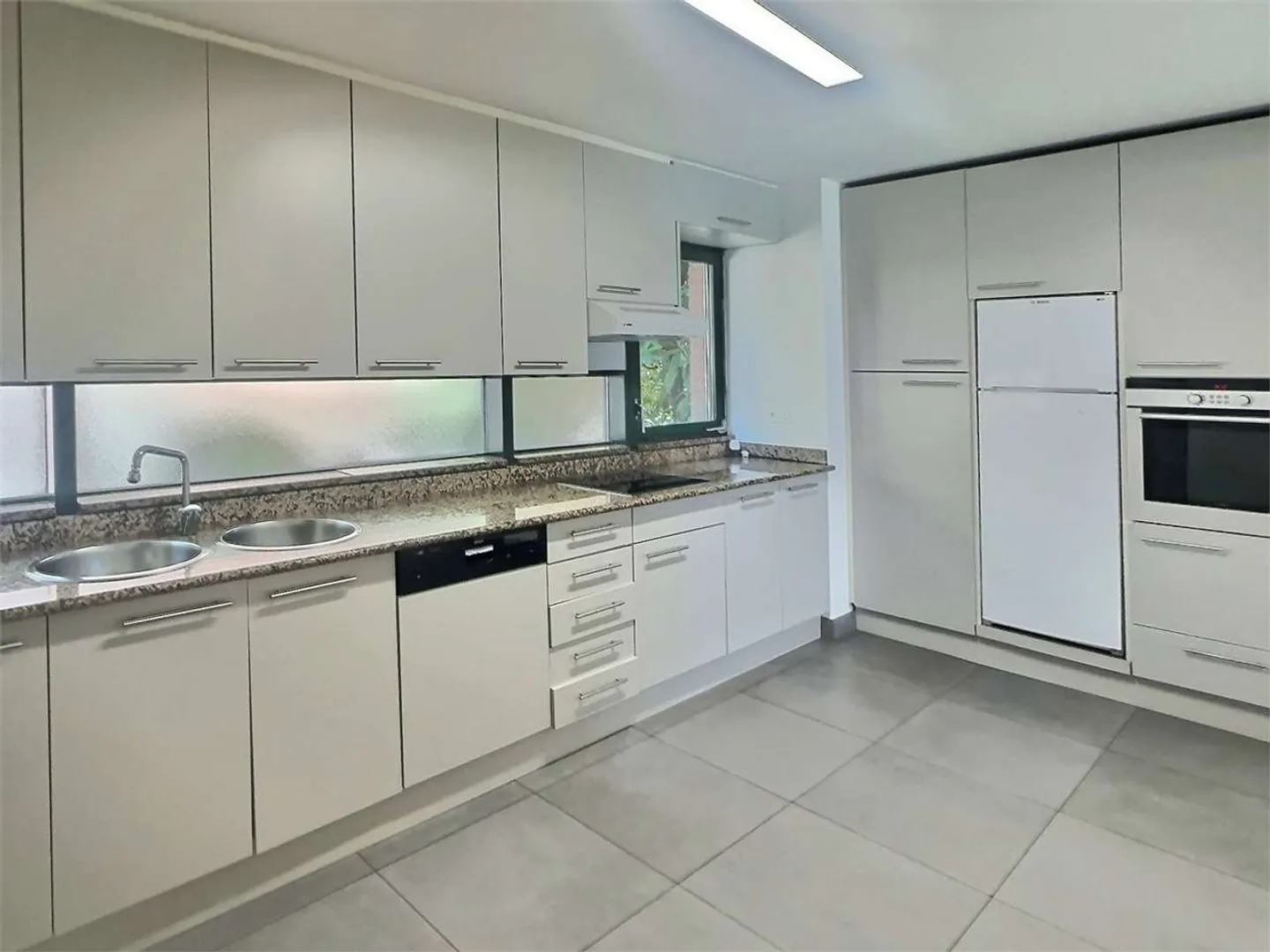 Elegante villa contigua con vista mozzafiato - Foto 6 di 16
