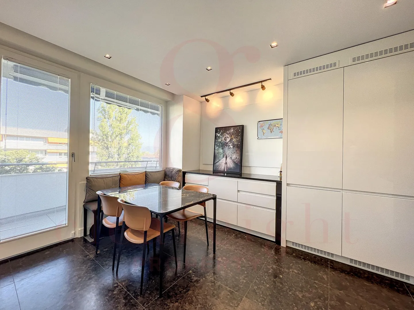 Magnificent spacious apartment with balconies - Photo 1 of 9