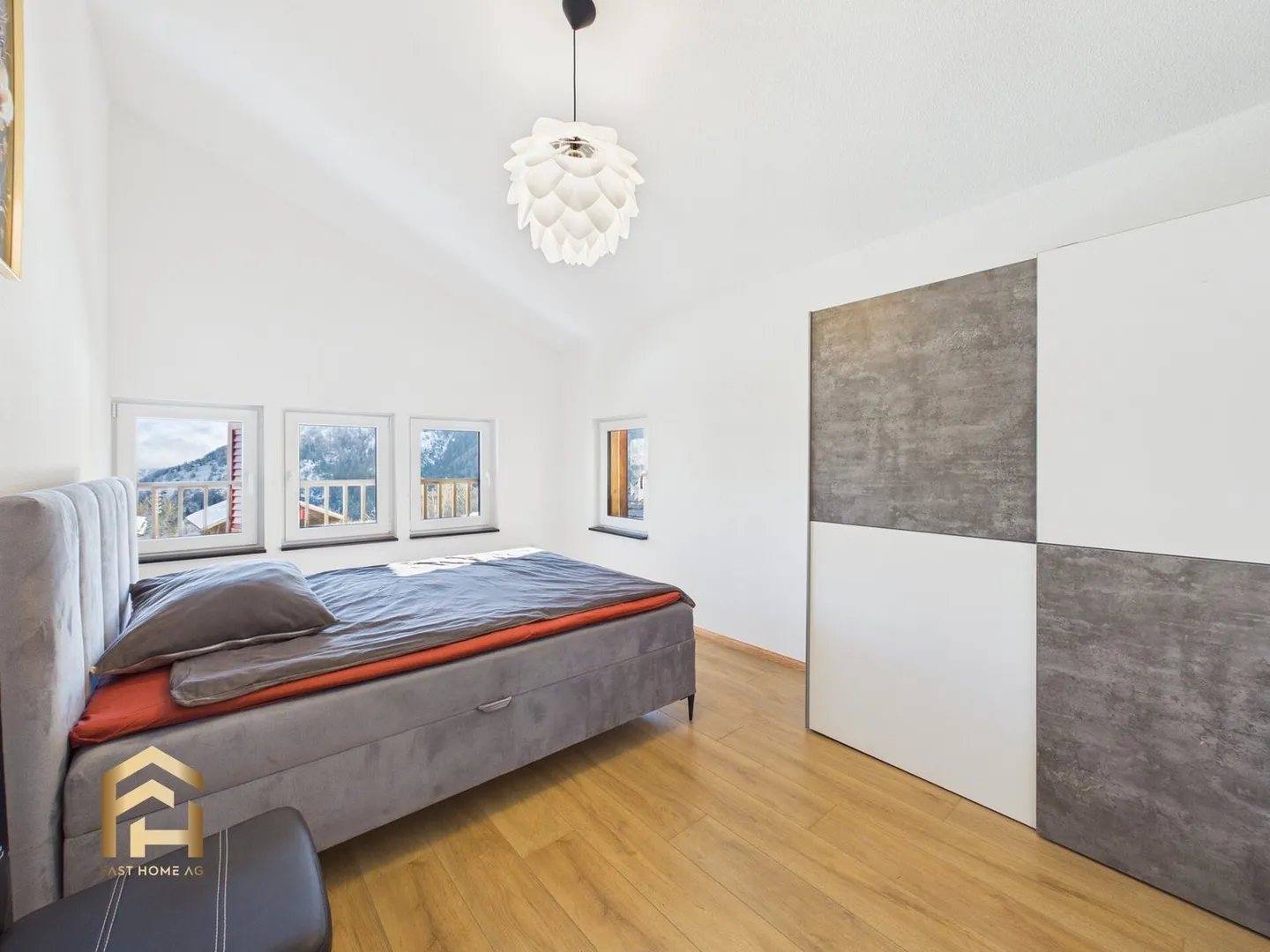 Comprehensively renovated Valais house with two separate living units - Photo 5 of 13