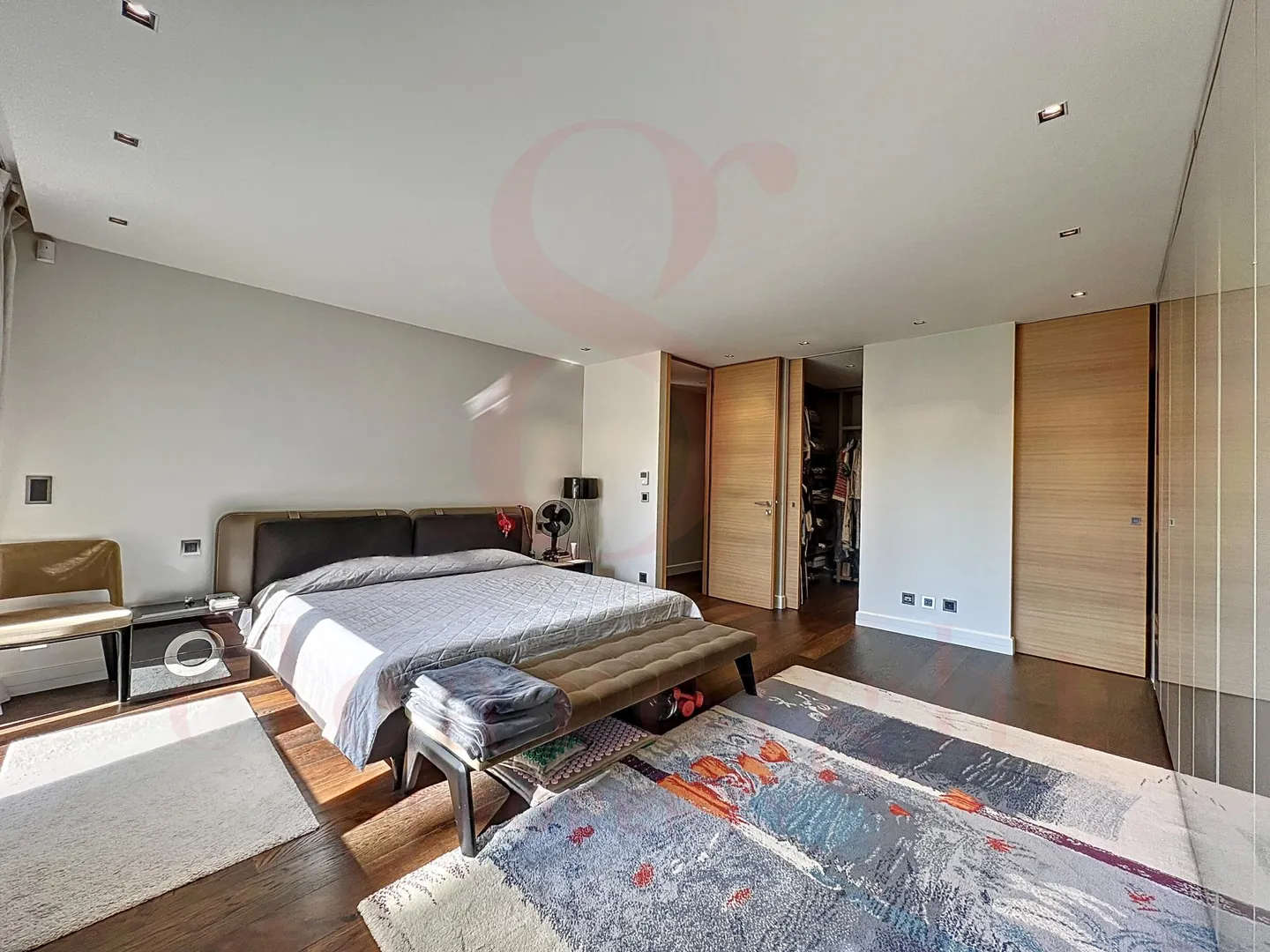 Magnificent spacious apartment with balconies - Photo 3 of 9