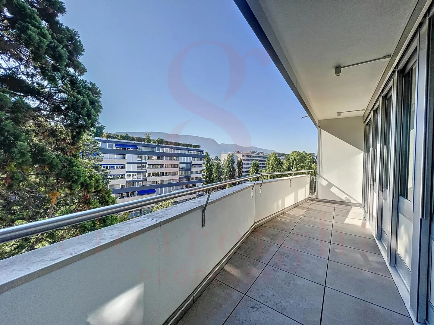Magnificent spacious apartment with balconies - Photo 5 of 9