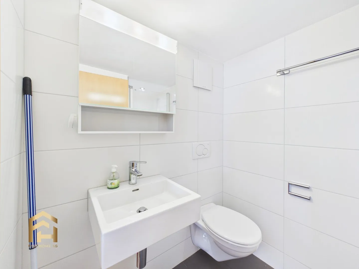 Comprehensively renovated Valais house with two separate living units - Photo 8 of 13