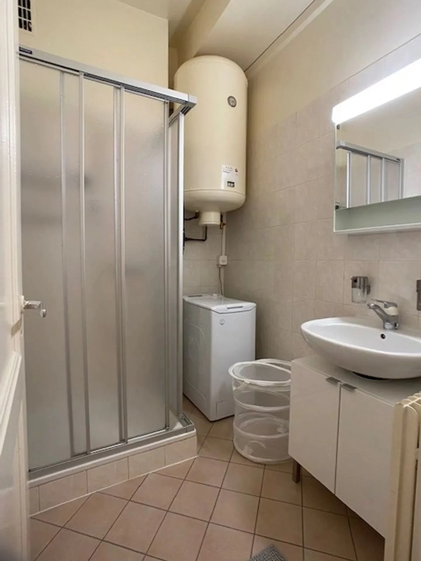 Charming Apartment in Pâquis - Photo 6 of 6