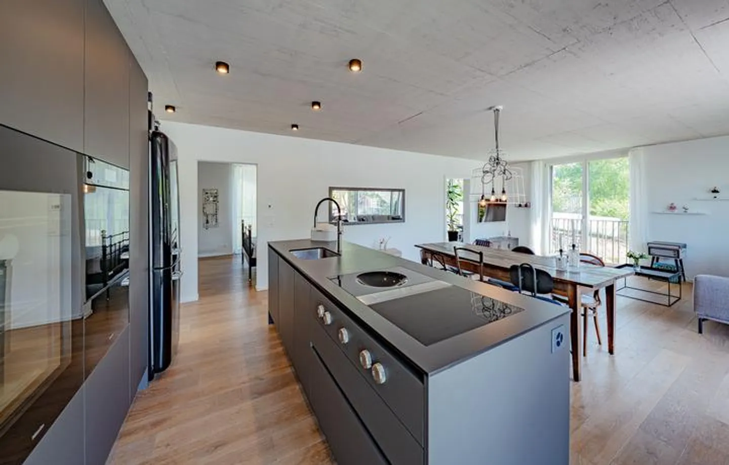 MODERN PENTHOUSE APARTMENT WITH A VIEW OF NATURE - Photo 3 of 6