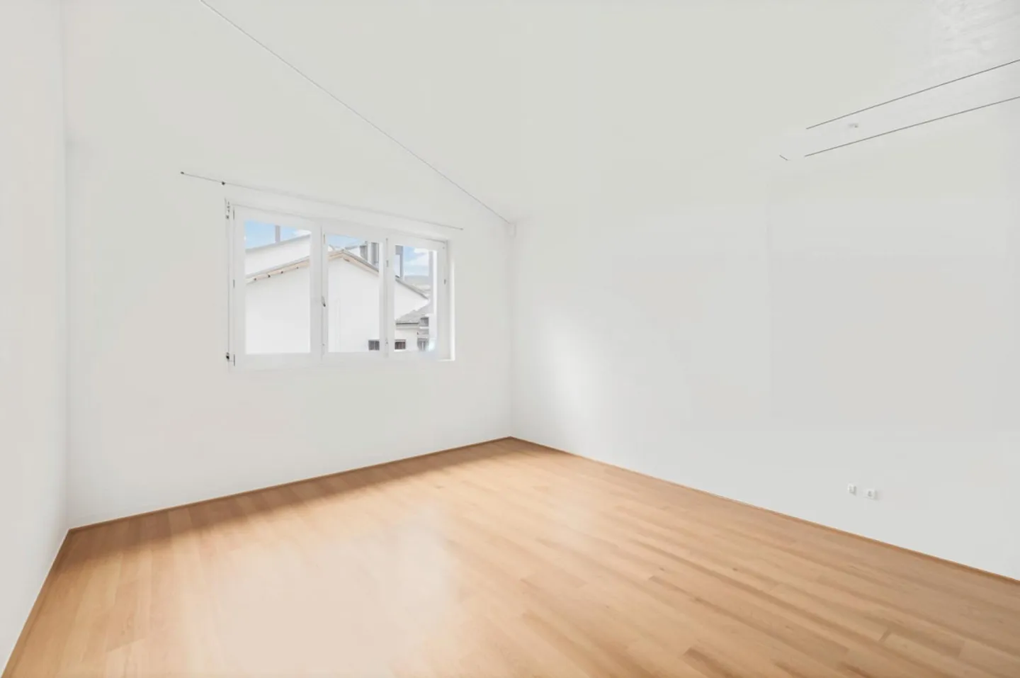 Spacious 4.5-Room Apartment - Photo 7 of 10