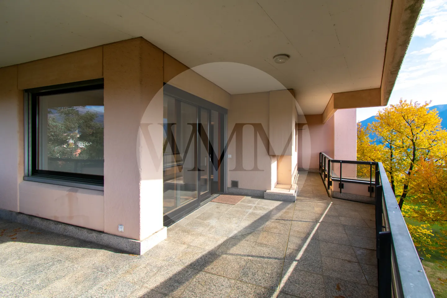 Elegant Apartment with Terrace - Photo 8 of 15