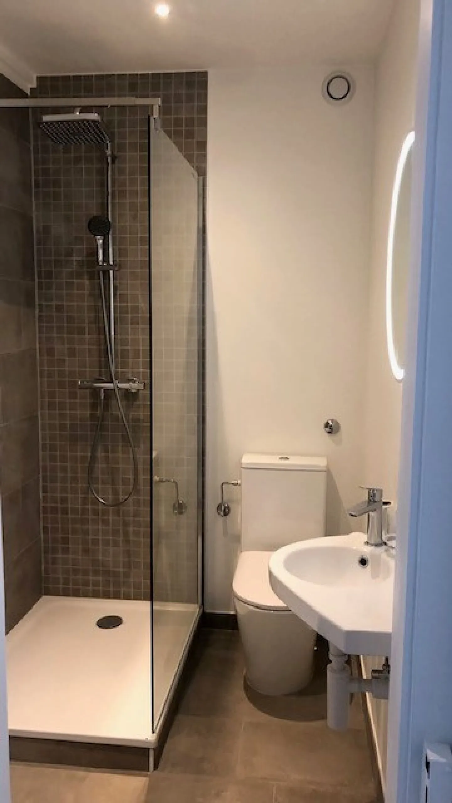 Envers 49 - 2nd West 3-room renovated - Photo 3 of 6