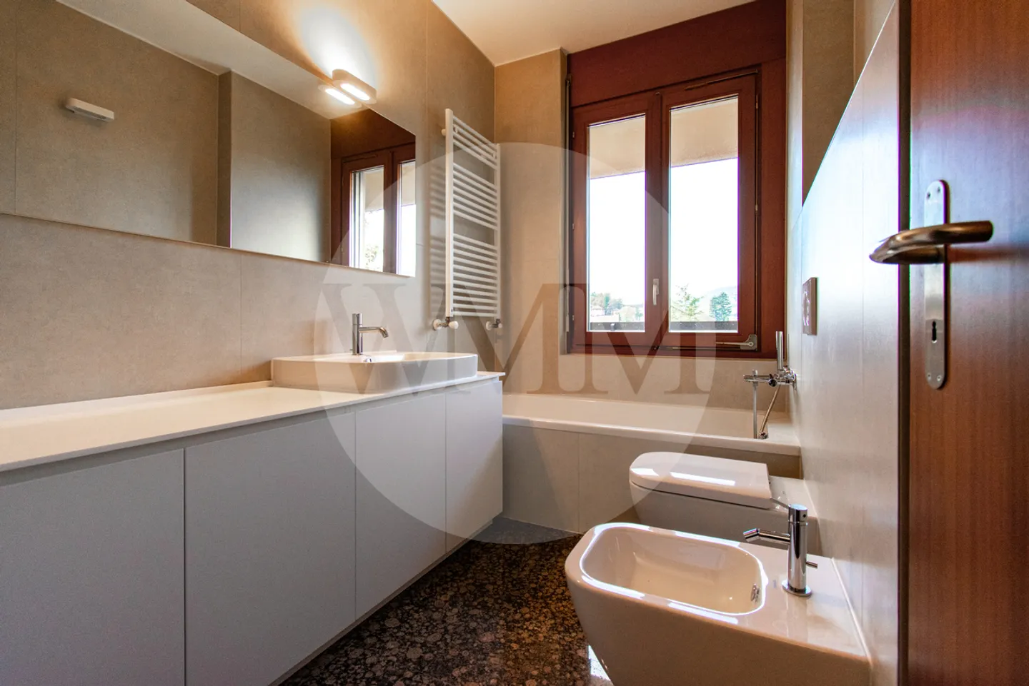 Elegant Apartment with Terrace - Photo 13 of 15