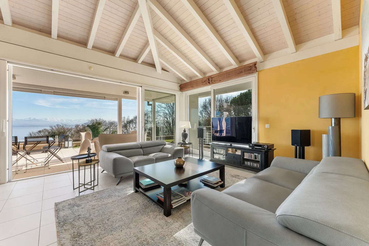 Property with panoramic lake view - Photo 5 of 8