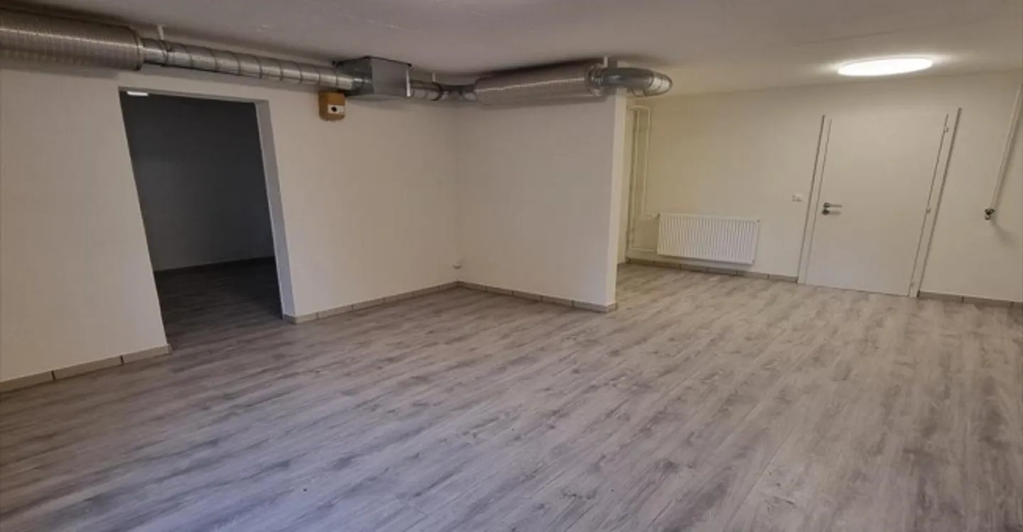 Edificio ad uso misto in affitto - Foto 3 di 6