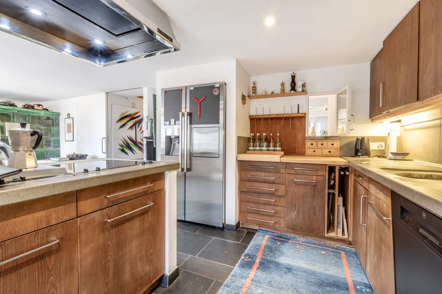 Freistehendes 11-Zimmer-Riegelhaus mit Einliegerwohnung, Indoorpool und Doppelgarage - Foto 5 von 25