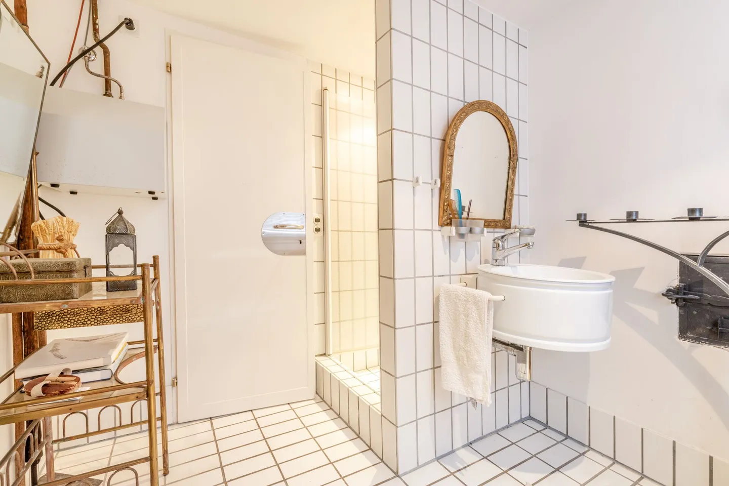 Freistehendes 11-Zimmer-Riegelhaus mit Einliegerwohnung, Indoorpool und Doppelgarage - Foto 6 von 25