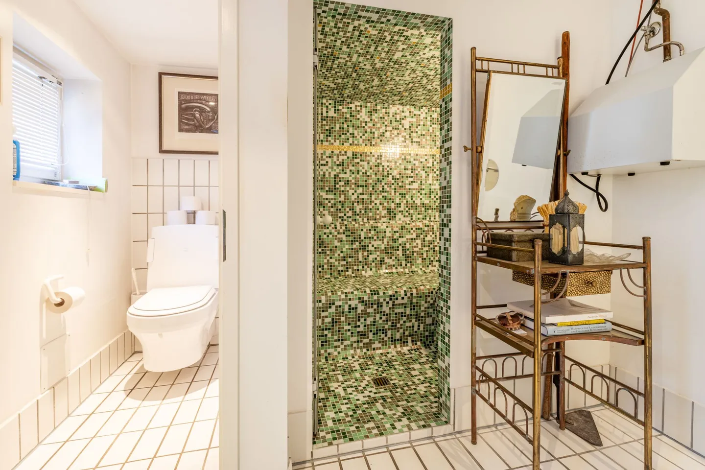 Freistehendes 11-Zimmer-Riegelhaus mit Einliegerwohnung, Indoorpool und Doppelgarage - Foto 7 von 25