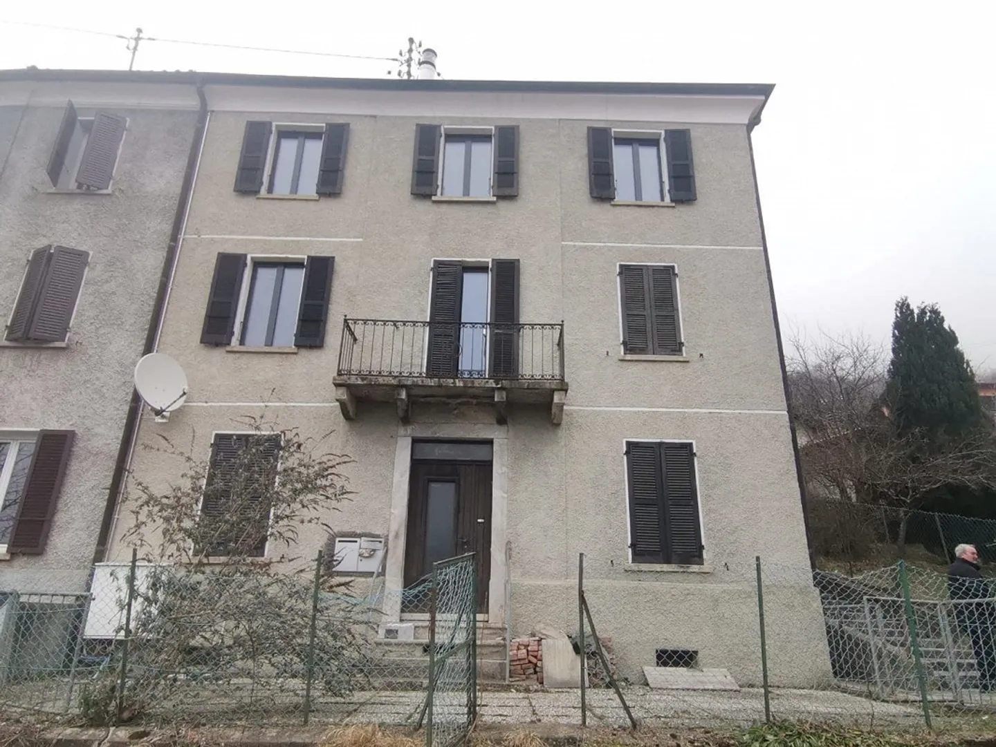 «Casa 4 livelli con giardino da ristrutturare / 4-geschossiges Dorfhaus mit Garten zum Ausbauen» - Foto 1 di 14