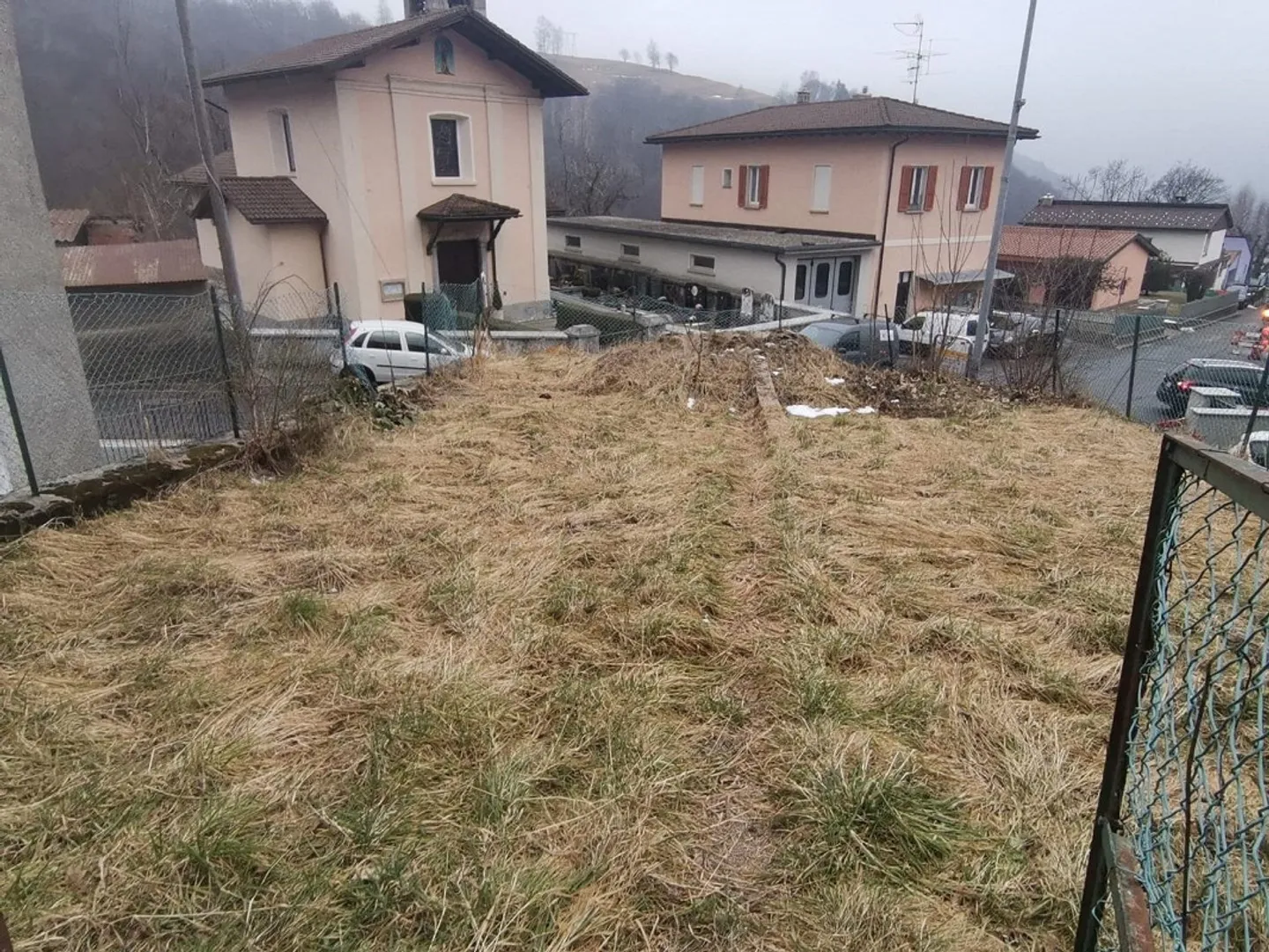 «Casa 4 livelli con giardino da ristrutturare / 4-geschossiges Dorfhaus mit Garten zum Ausbauen» - Foto 3 di 14