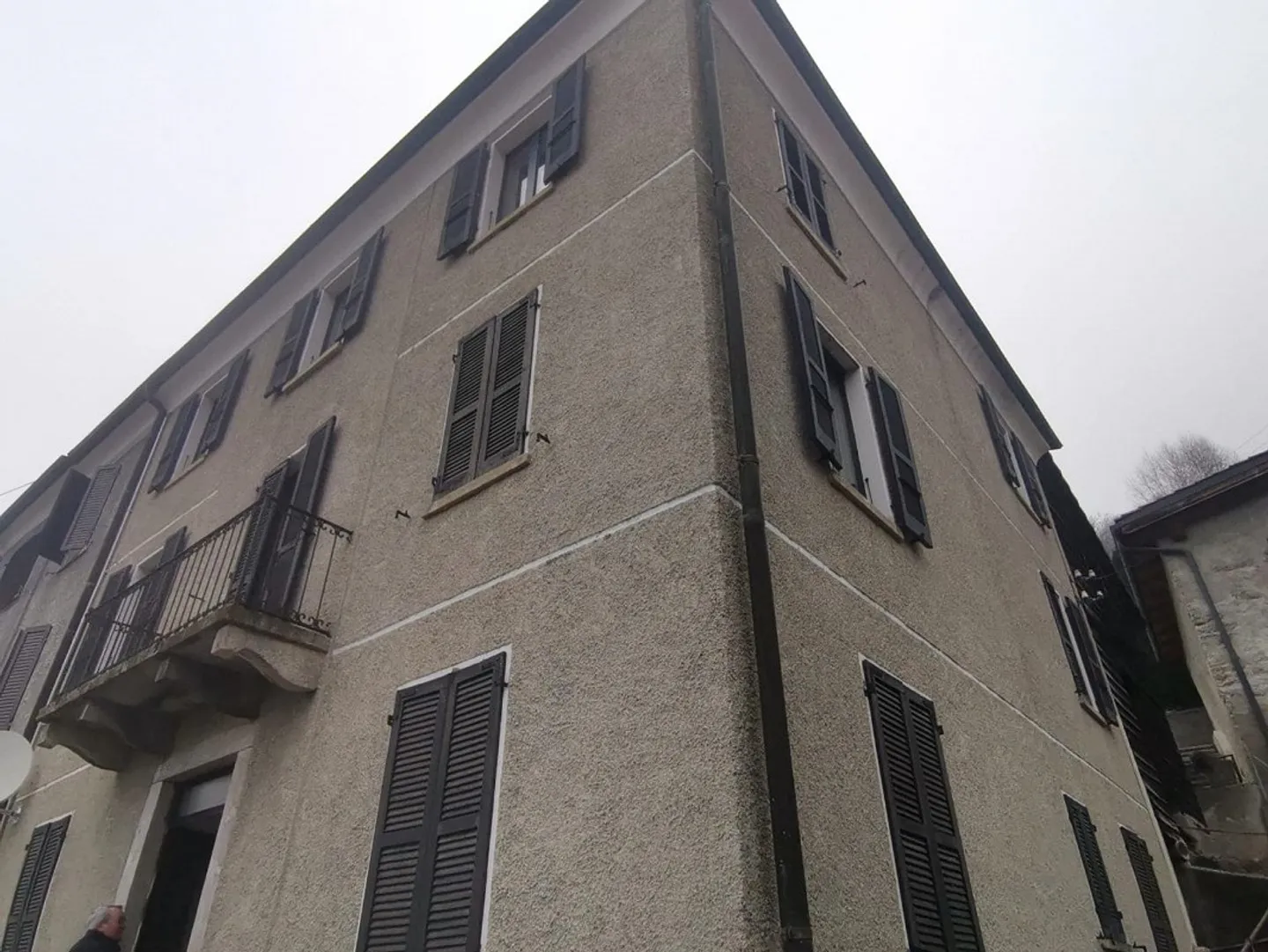 «Casa 4 livelli con giardino da ristrutturare / 4-geschossiges Dorfhaus mit Garten zum Ausbauen» - Foto 4 di 14