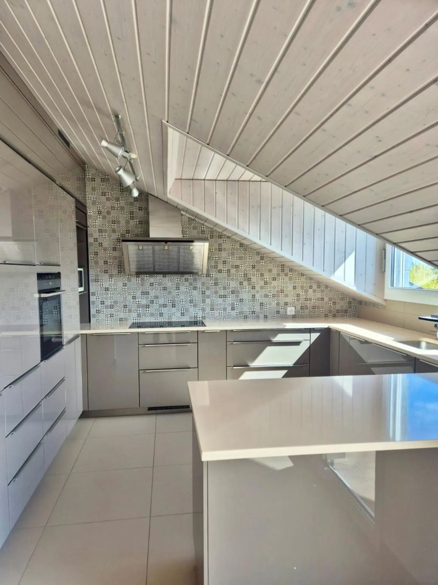 Casa singola in affitto - Foto 3 di 7