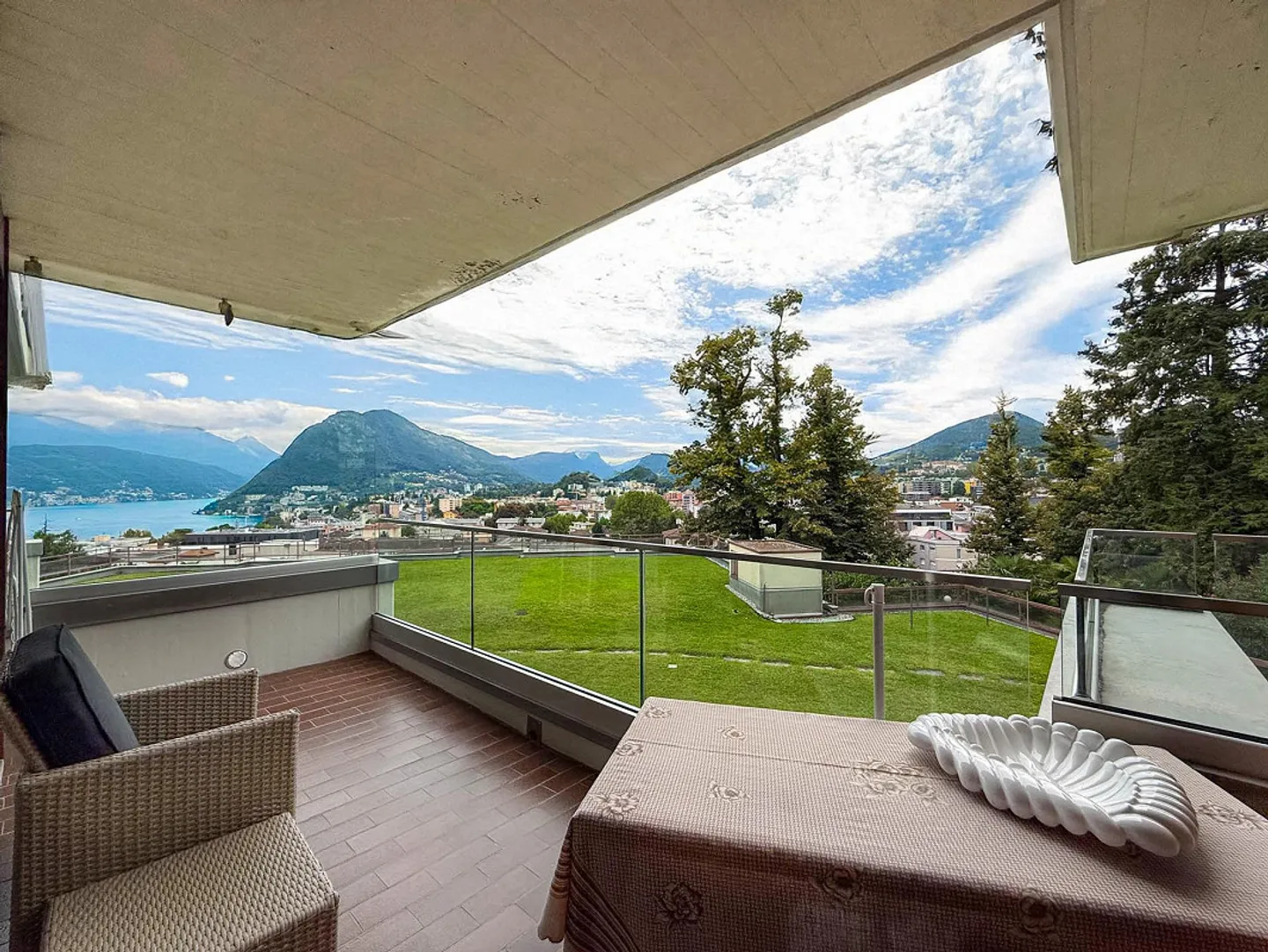 3.5 Zimmer zum Renovieren mit Seeblick in Massagno - Foto 3 von 7