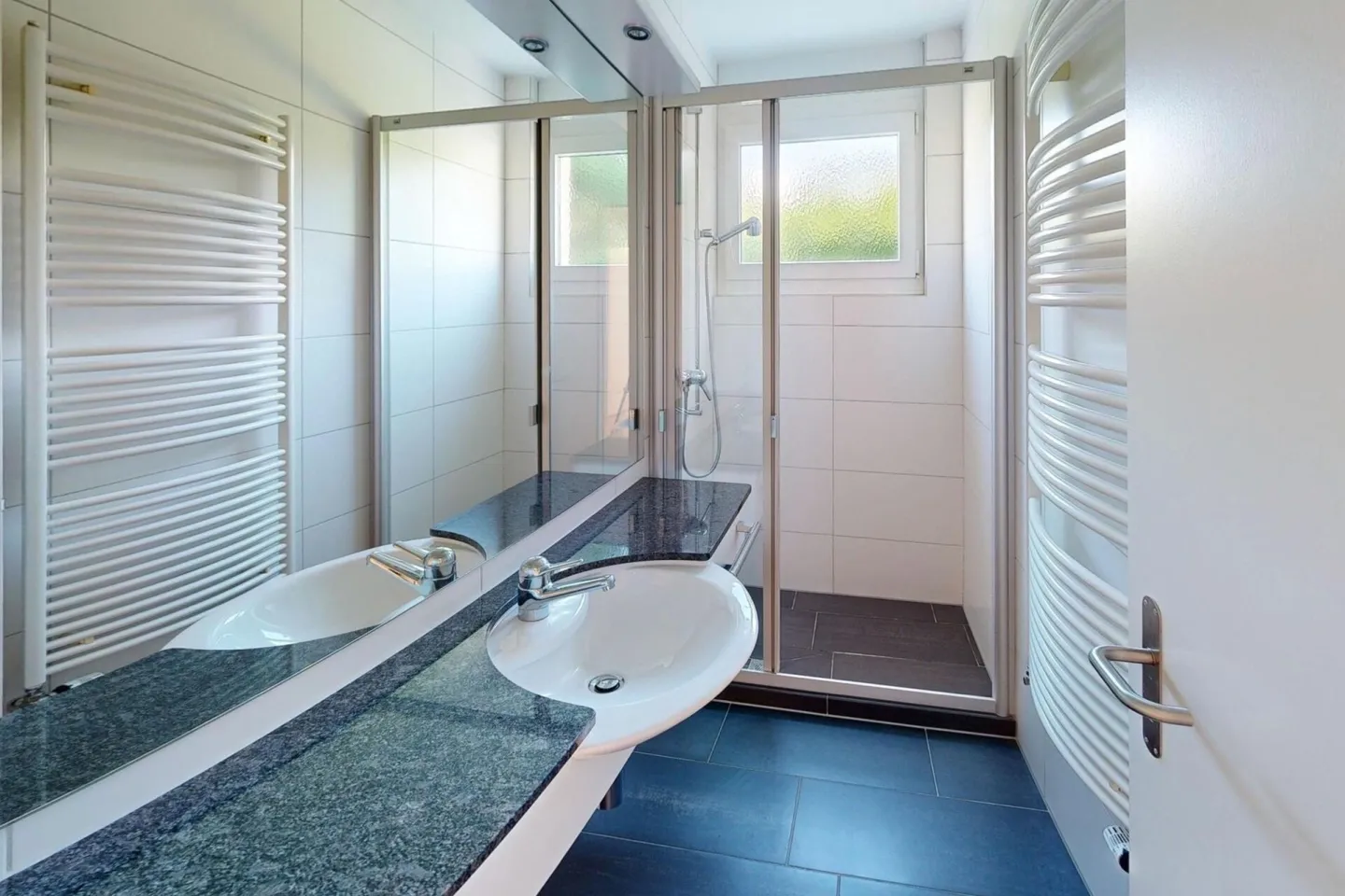 RENTAL: 5-room penthouse with huge terrace and panoramic lake view - Photo 11 of 19