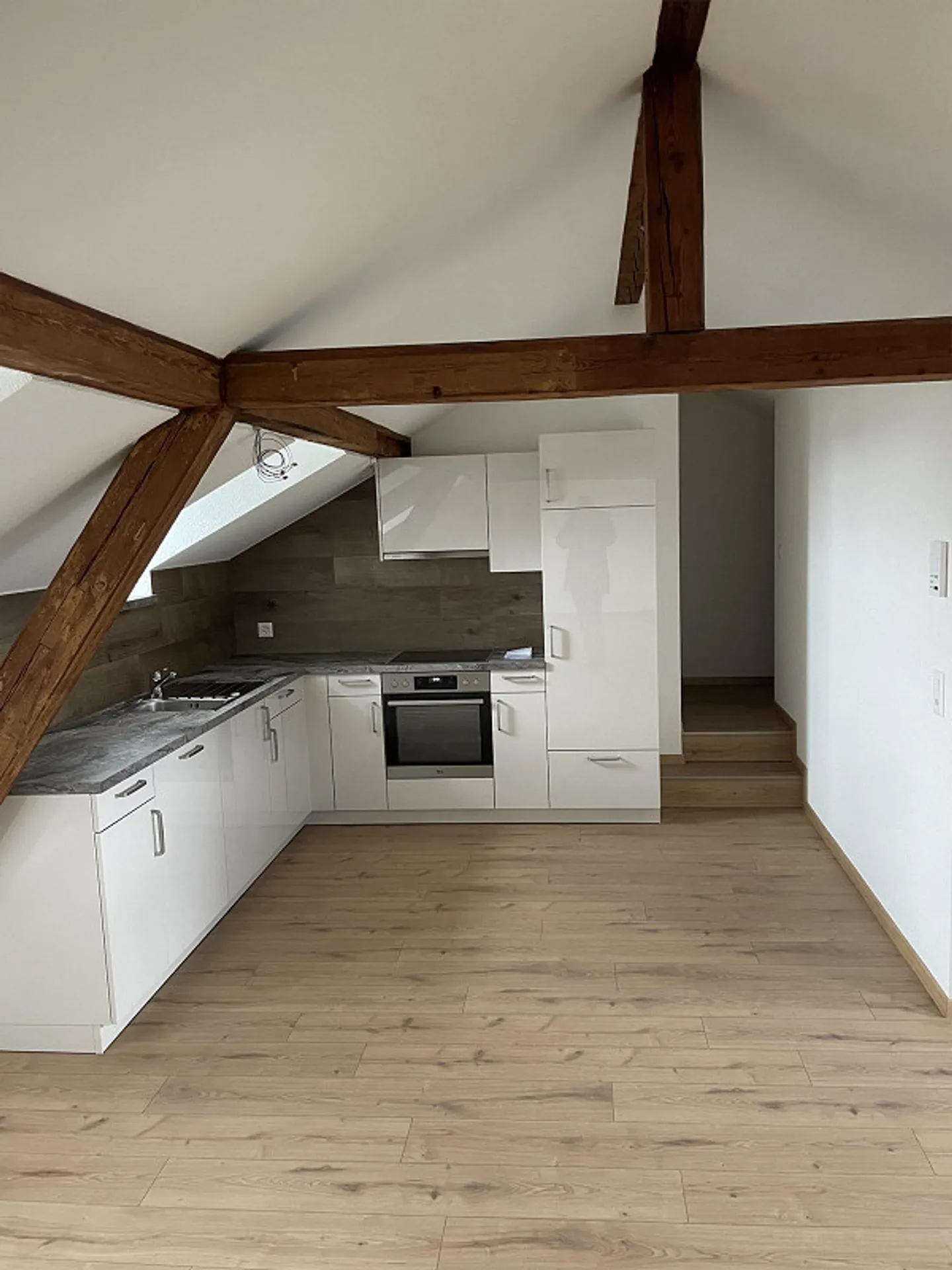 2.5-room apartment in the attic for rent in a central location - Photo 5 of 8