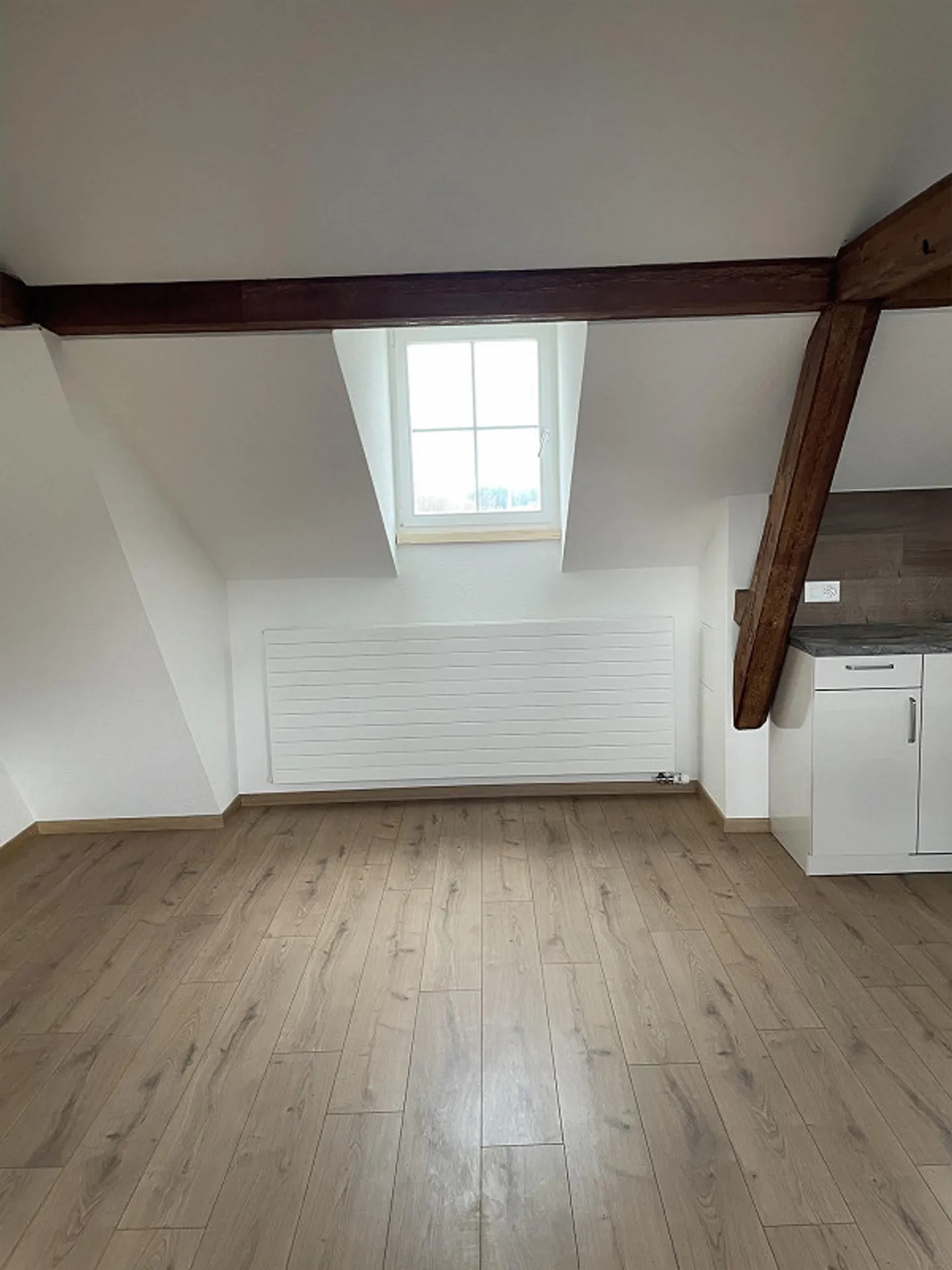 2.5-room apartment in the attic for rent in a central location - Photo 7 of 8