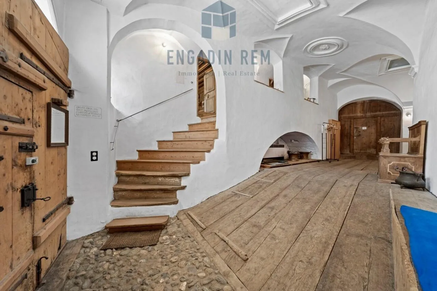 An architectural unique piece in the heart of Engadin - Photo 2 of 7