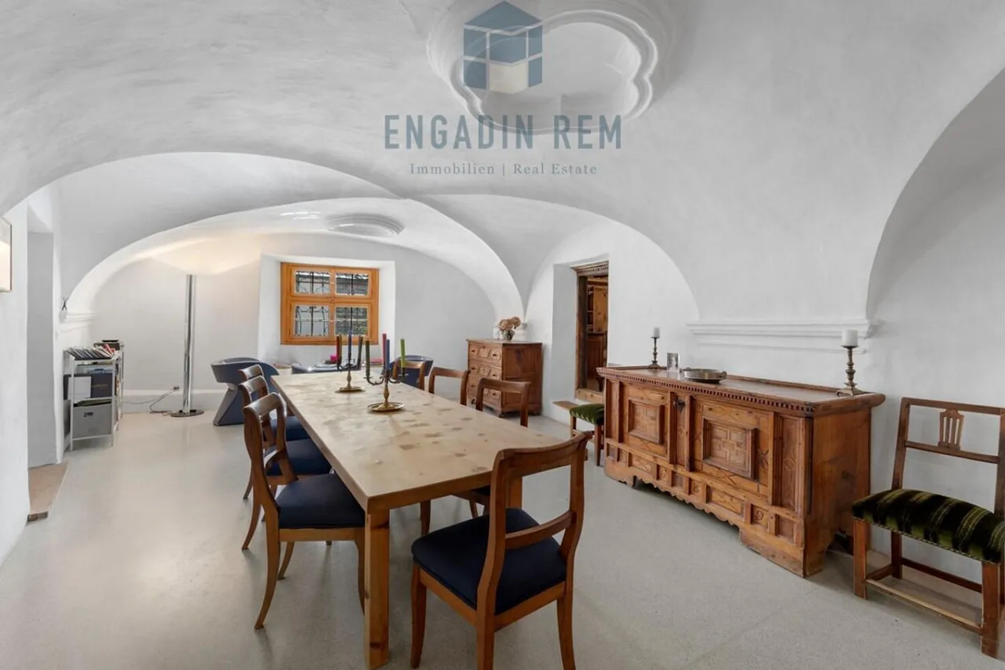An architectural unique piece in the heart of Engadin - Photo 6 of 7