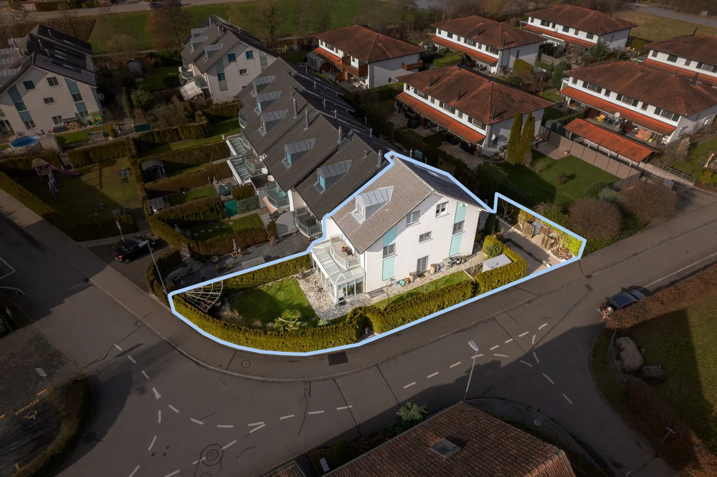 Familienidylle in Spreitenbach - Charmantes 7-Zimmer-Reiheneinfamilien-Eckhaus mit Wintergarten und Garten - Foto 2 di 23