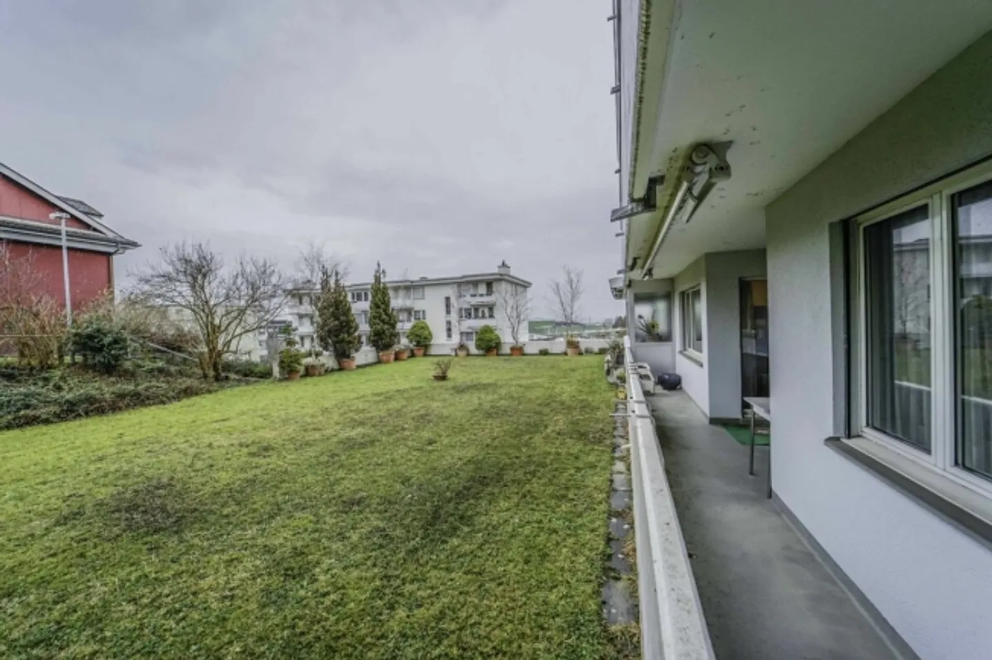 Quiet and Cozy 2.5-Room Apartment with Patio - Photo 4 of 10