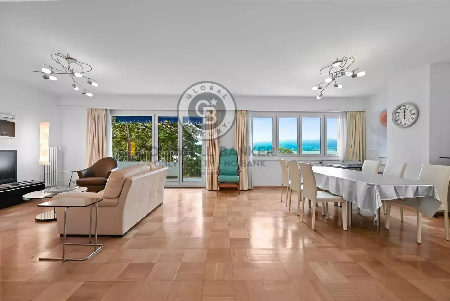 MONTREUX - APPARTEMENT SPACIEUX DE 3.5 PIÈCES AU CENTRE-VILLE - Photo 3 sur 10