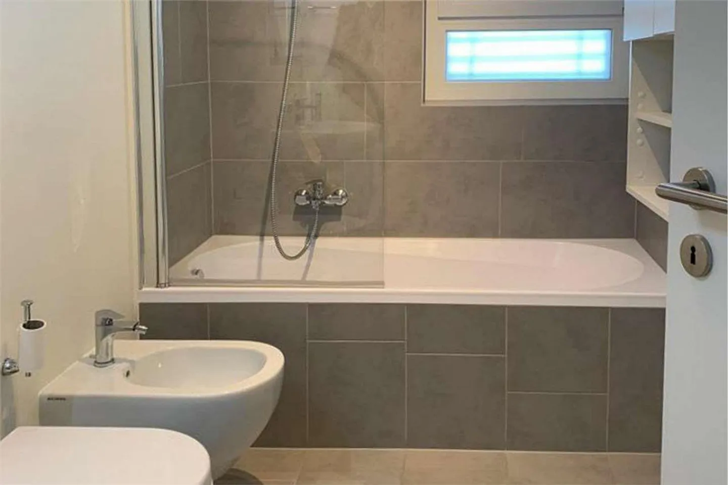 Beautiful furnished 2.5-room apartment Chiasso - Photo 4 of 8