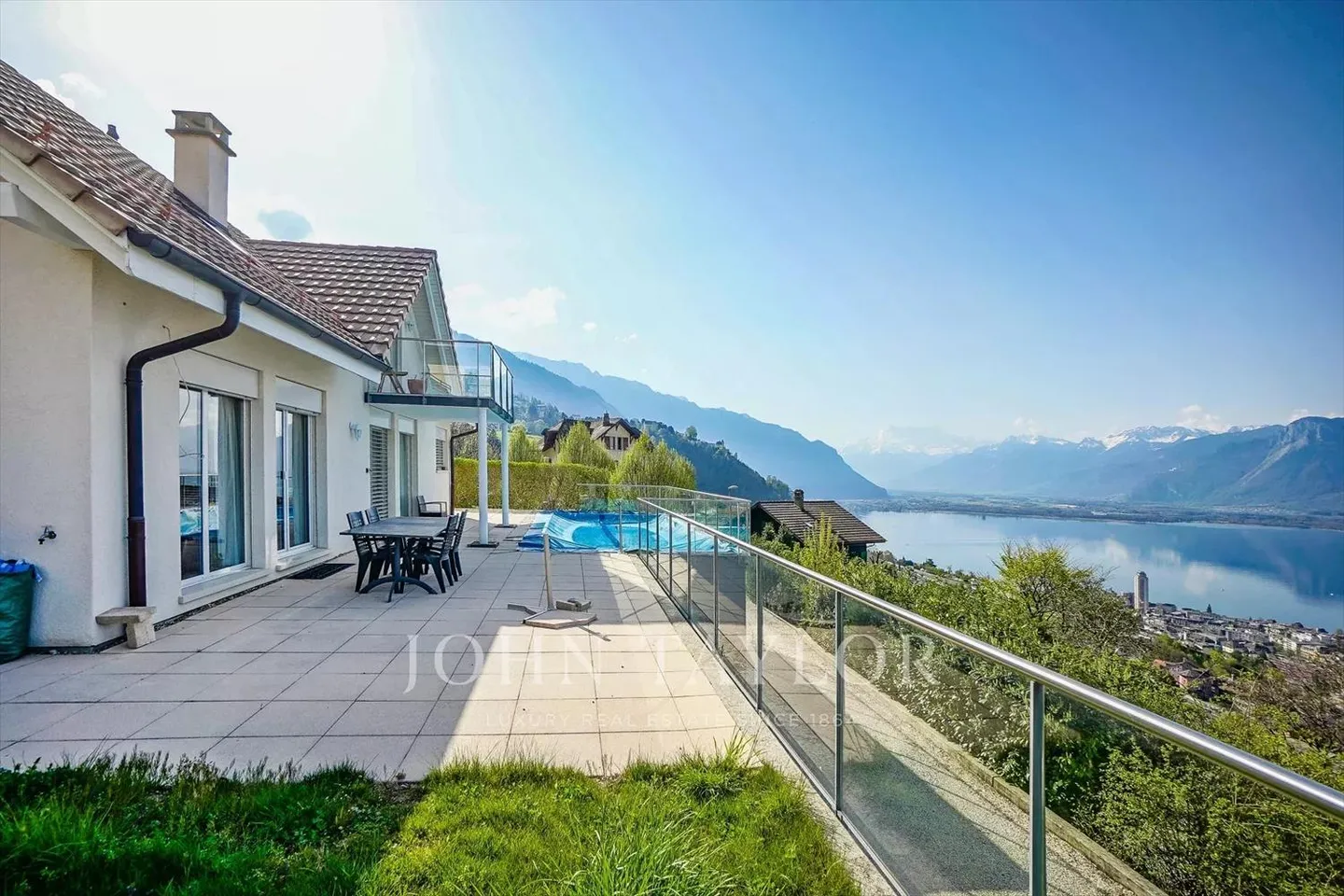 Villa con piscina e vista panoramica - Foto 3 di 13