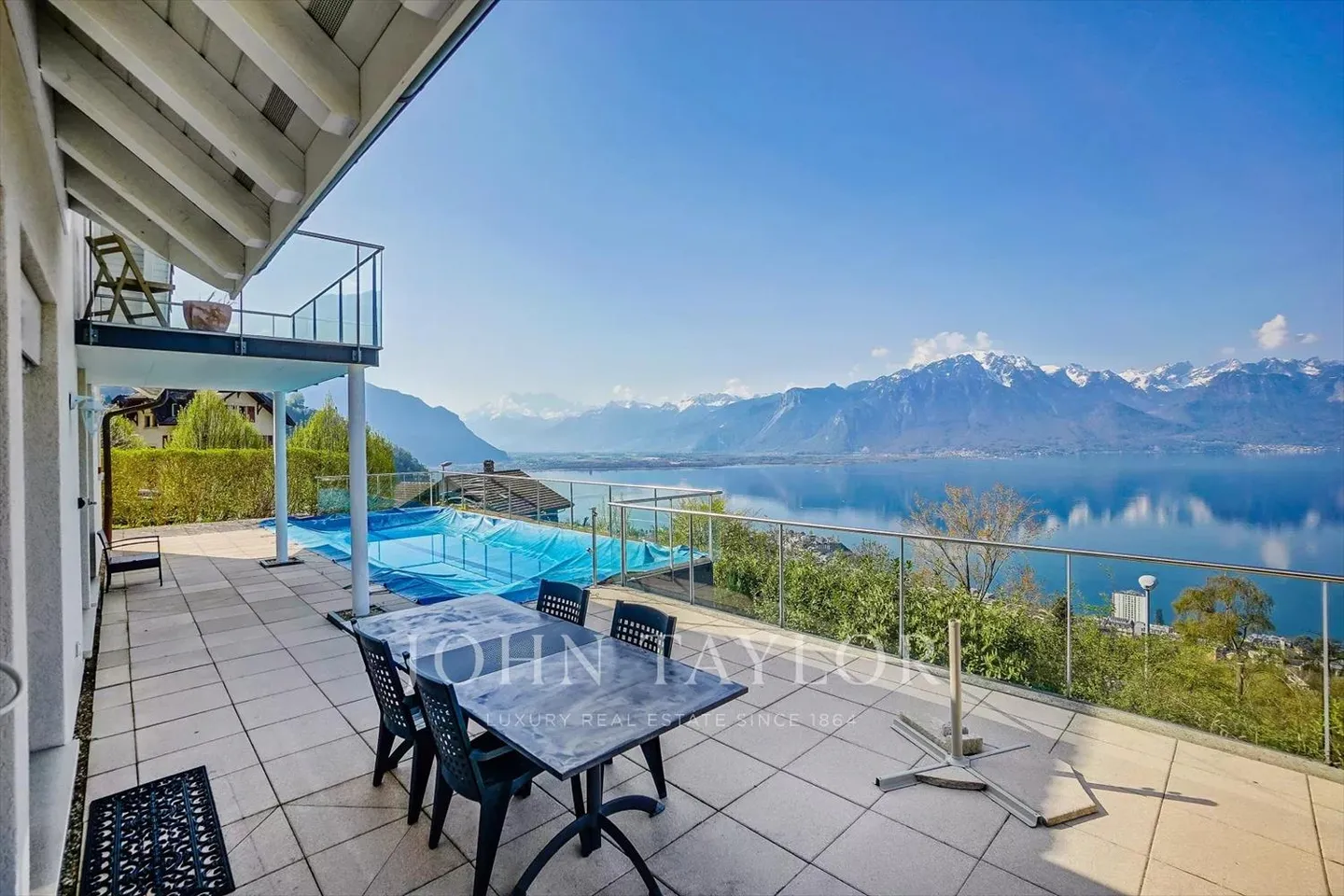 Villa con piscina e vista panoramica - Foto 4 di 13