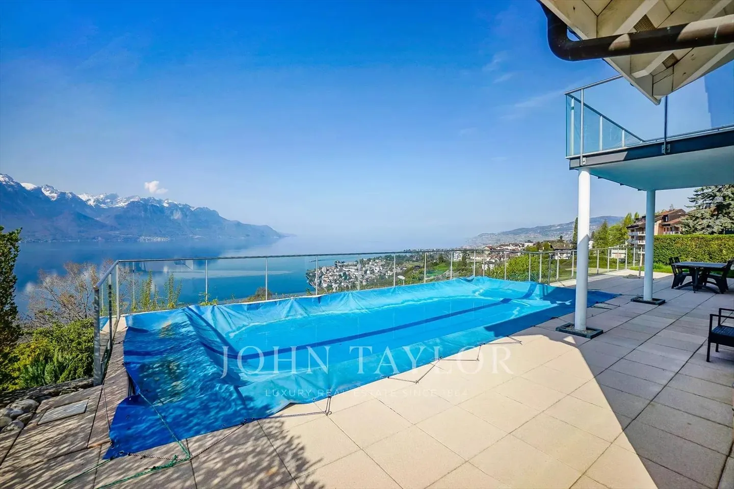 Villa con piscina e vista panoramica - Foto 5 di 13