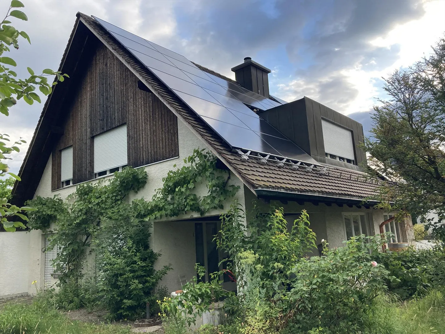 Casa unifamiliare indipendente di 6 stanze con giardino naturale - Foto 2 di 13