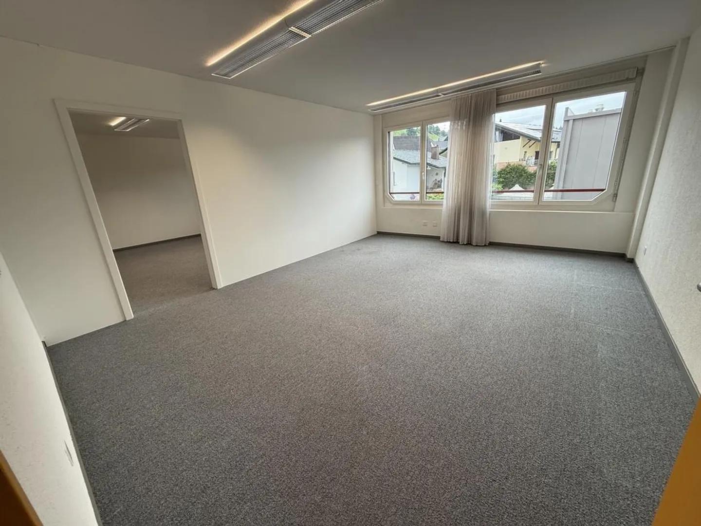 In der Nähe des Bahnhofs! Attraktiver Büro-/Hobbyraum in Lausen - Foto 1 von 3