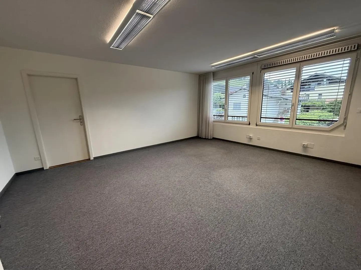 In der Nähe des Bahnhofs! Attraktiver Büro-/Hobbyraum in Lausen - Foto 2 von 3