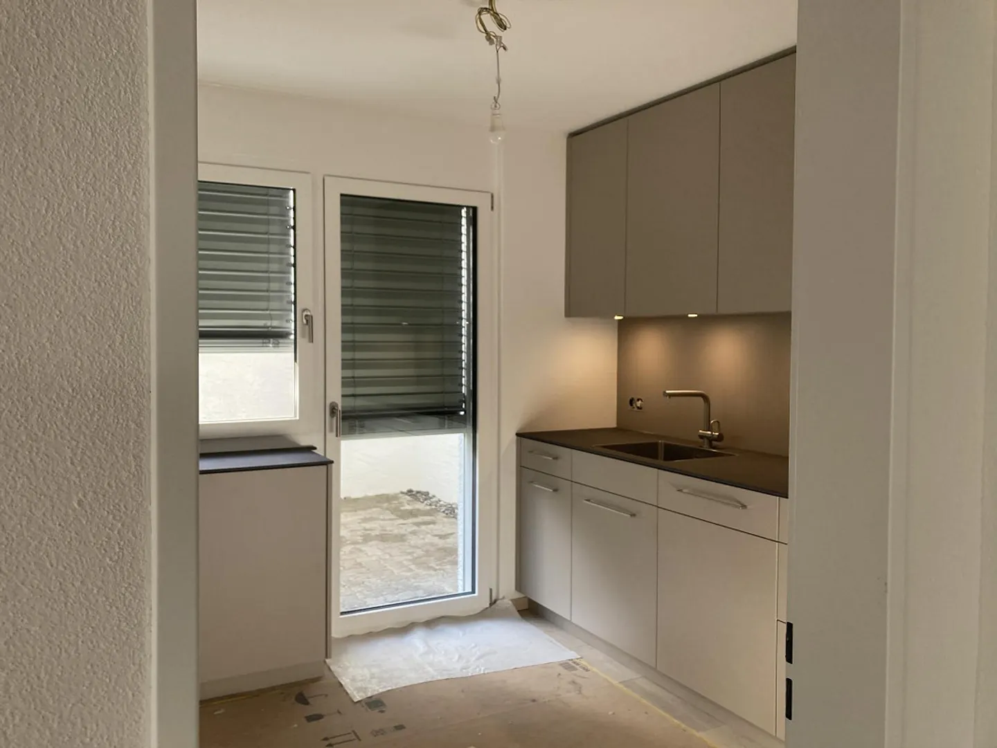 Casa unifamiliare indipendente di 6 stanze con giardino naturale - Foto 6 di 13